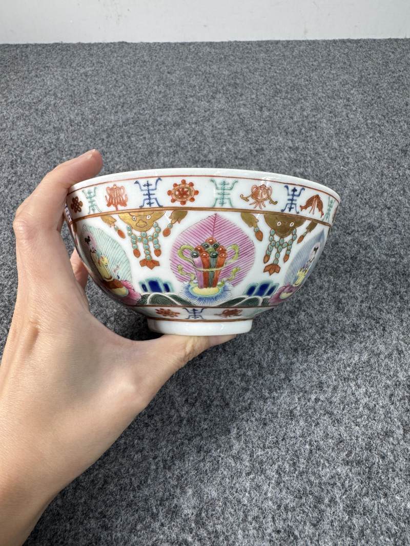 清道光 粉彩七珍八寶紋碗一對 - 图24