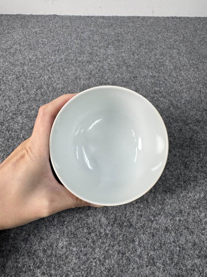 清道光 珊瑚紅地洋彩開光花卉紋碗 - 图17