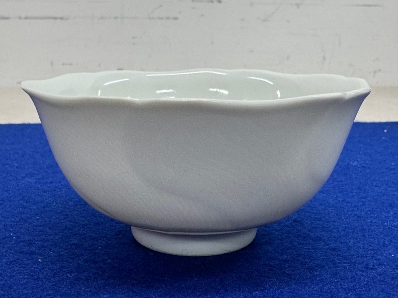 清雍正 白釉暗刻葵瓣杯 - 图6
