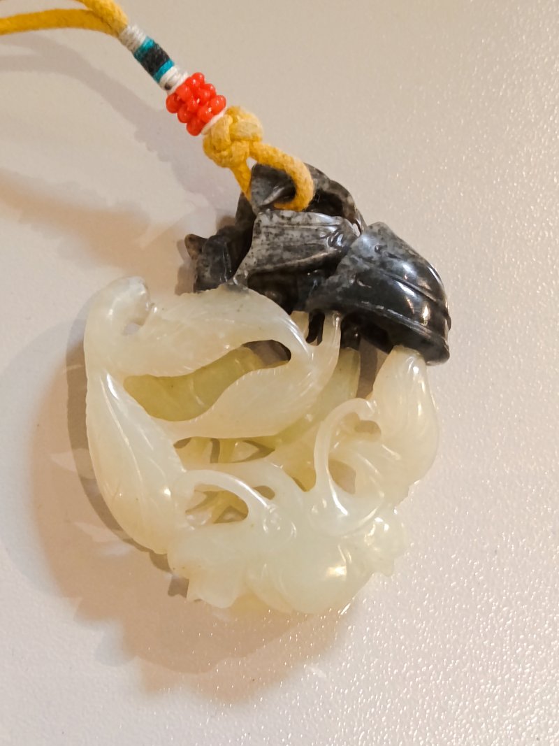 清中期  黑白玉鏤空巧雕蝶戀花佩 - 图3