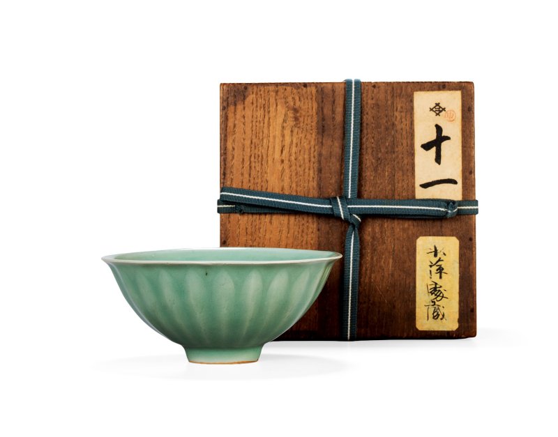 宋 龙泉窑粉青釉莲瓣撇口碗
