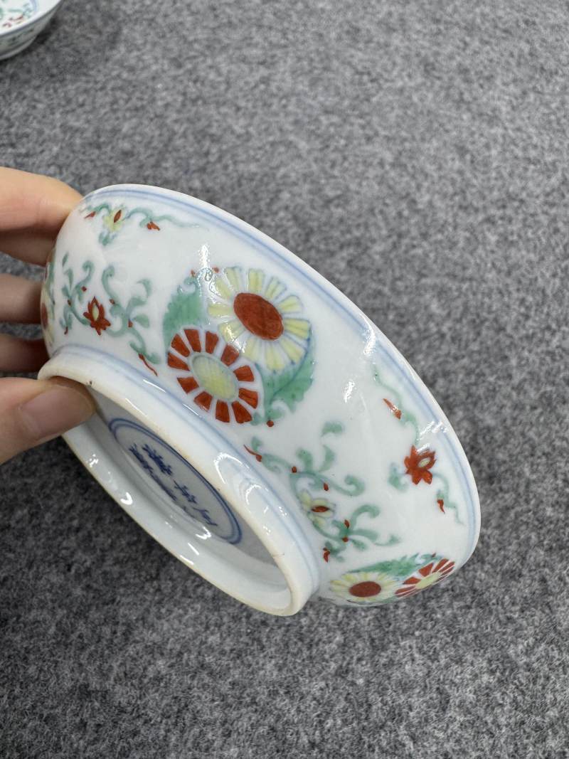 清雍正 鬥彩團菊紋盤一對 - 图19