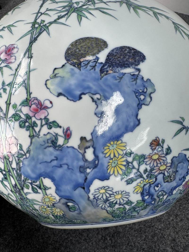 清雍正 鬥彩加粉彩安喜圖卷雲耳抱月瓶 - 图41
