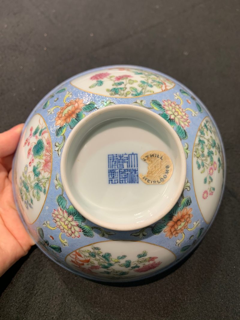 清乾隆 蓝地轧道粉彩开光重阳菊花节令膳碗一对 - 图22