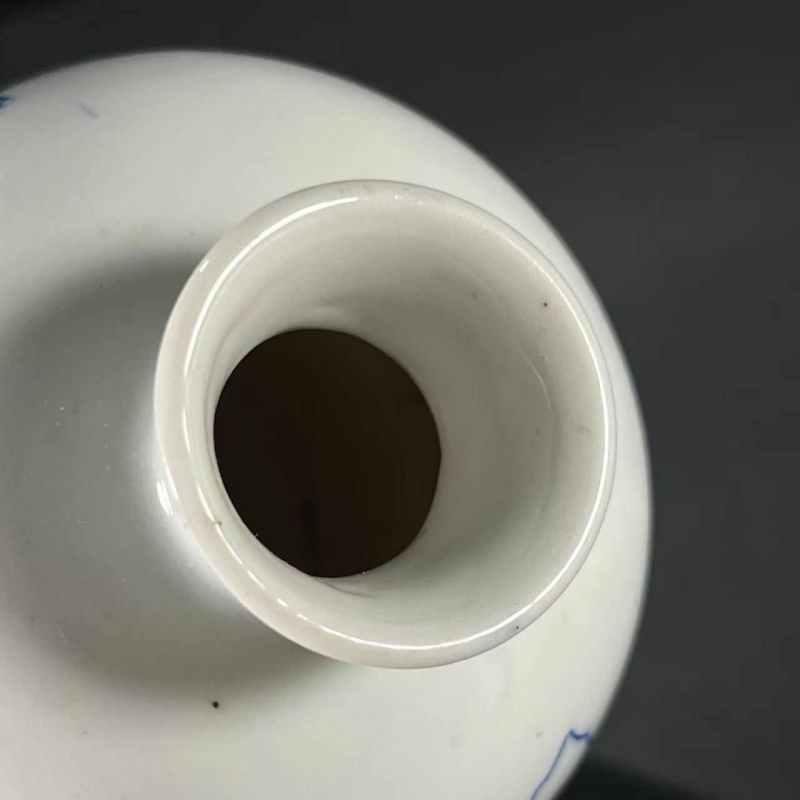 清道光 青花山水纹瓶 - 图6