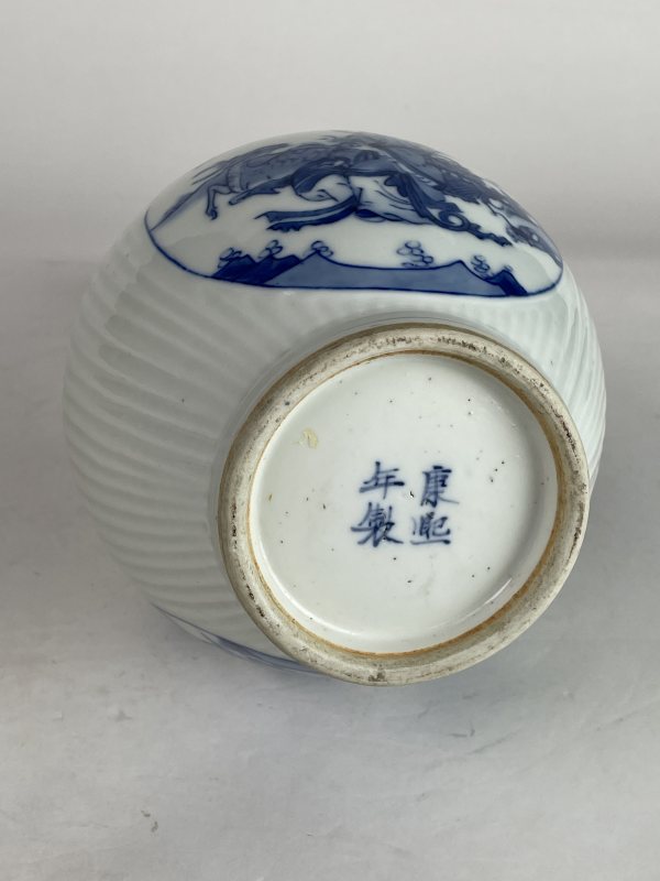 解放后 青花人物纹蒜头瓶 - 图8