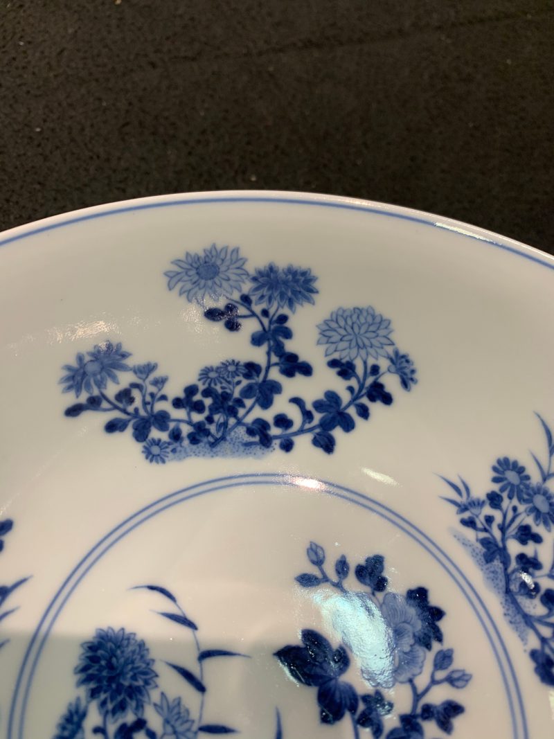 清乾隆 蓝地轧道粉彩开光重阳菊花节令膳碗一对 - 图29