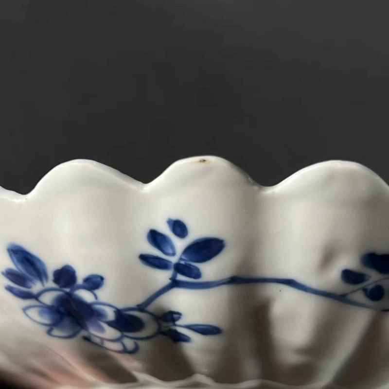 清康熙 青花洞石花卉纹菊瓣盘 - 图9