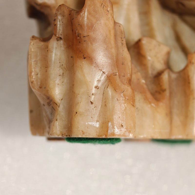 十八世纪 寿山芙蓉石「关公读春秋」文房山子 - 图8