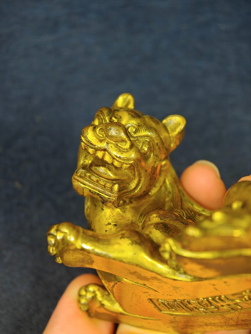 明早期 铜鎏金「宣德年制」狮子纸镇 - 图14