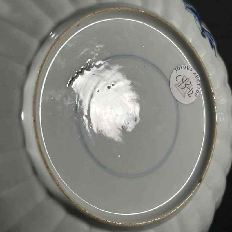清康熙 青花洞石花卉纹菊瓣盘 - 图10