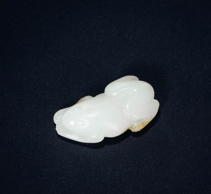    清 白玉籽料圆雕金蟾
