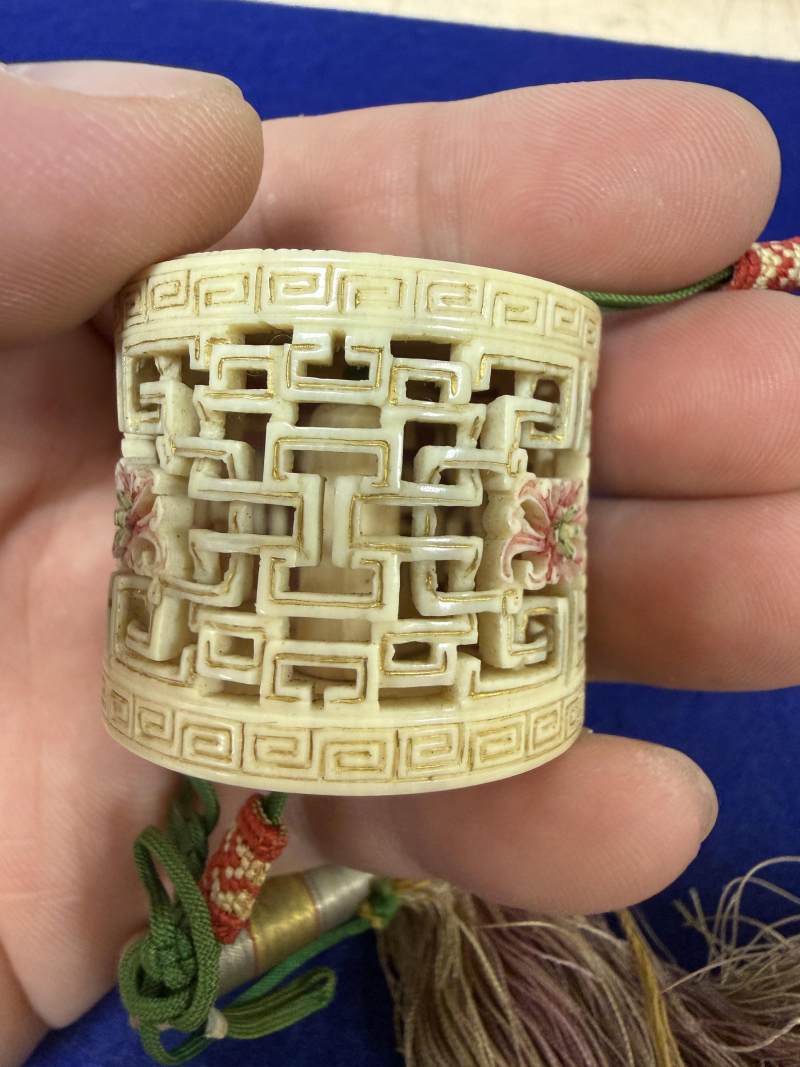 清雍正/乾隆 牙雕加彩描金鏤雕扳指盒 - 图6