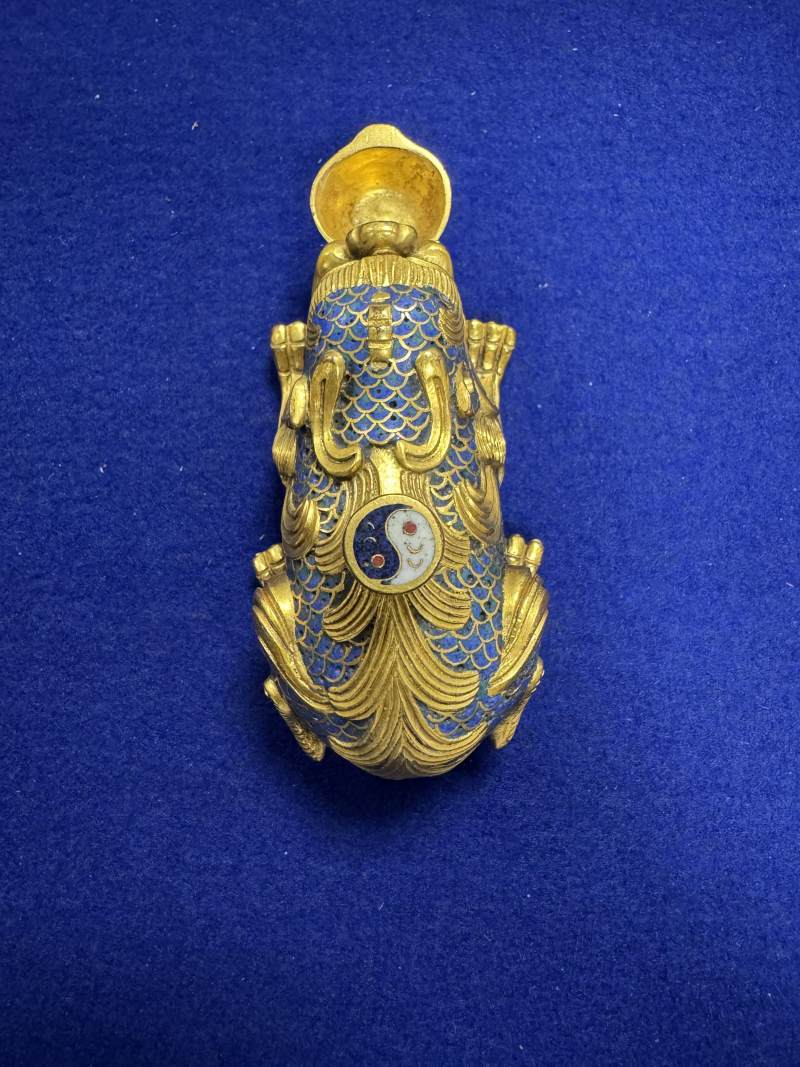 清乾隆 銅鎏金掐絲琺瑯貔貅水滴 - 图6