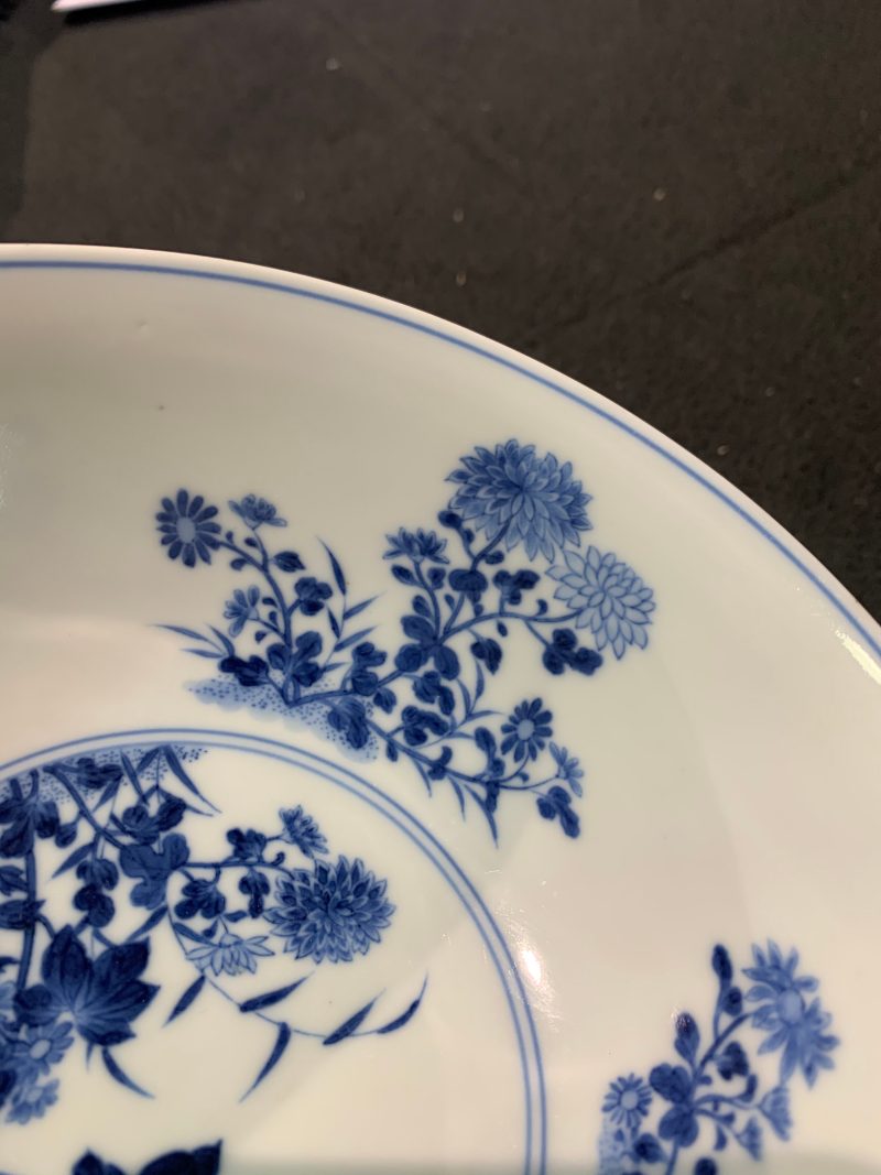 清乾隆 蓝地轧道粉彩开光重阳菊花节令膳碗一对 - 图32