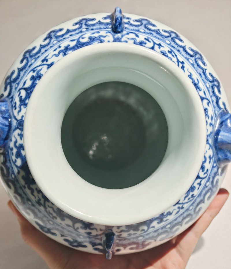 清雍正 青花缠枝花卉纹出戟双耳尊 - 图12
