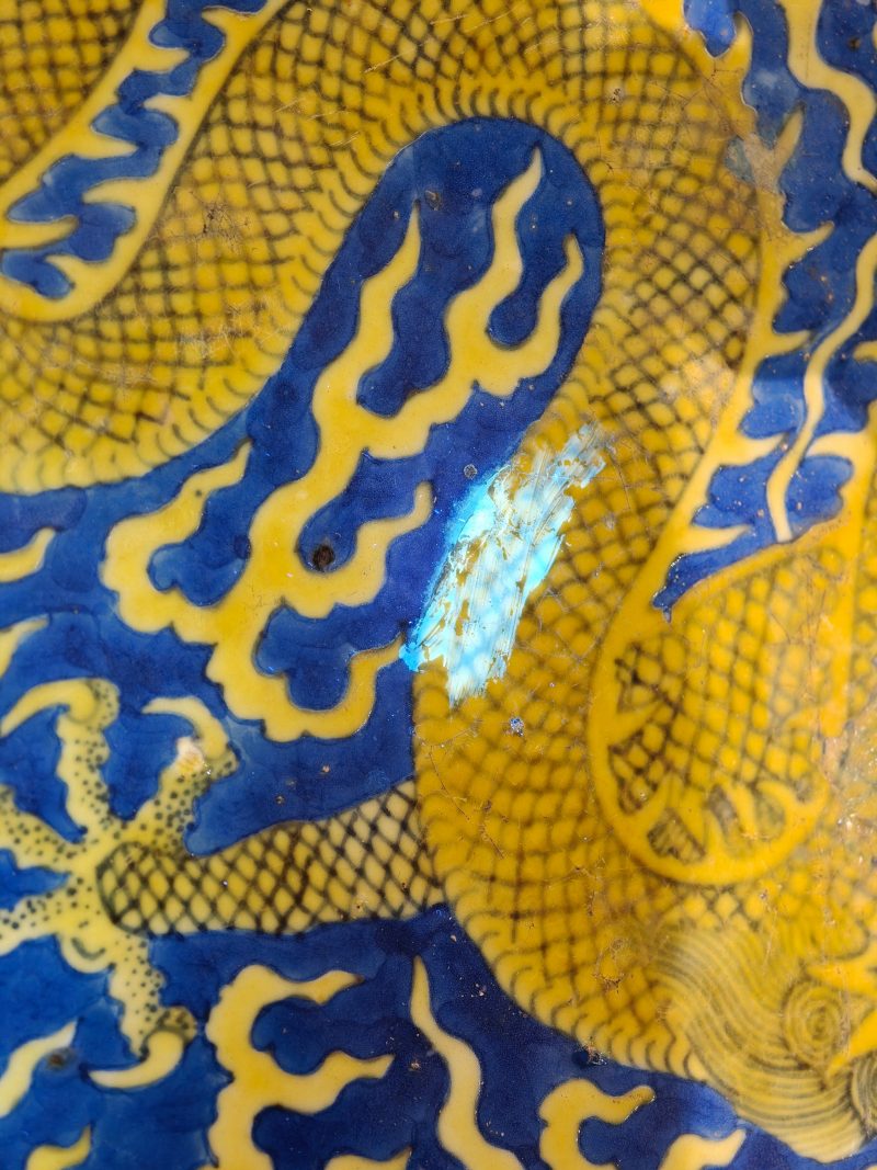 清同治 蓝地黄彩云龙纹大盘 - 图21