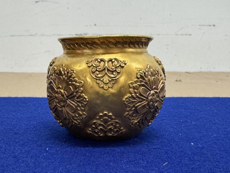金質寶相花執壺和金質杯一套七件帶原配銅三足承盤 - 图14