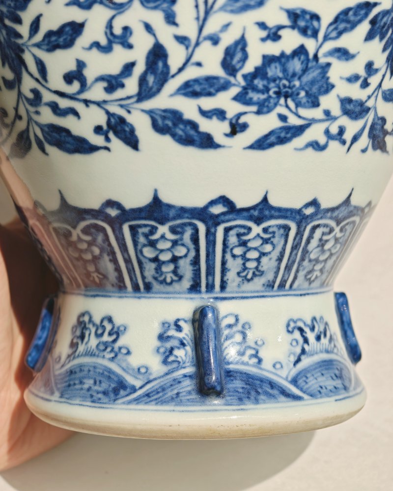 清雍正 青花缠枝花卉纹出戟双耳尊 - 图15