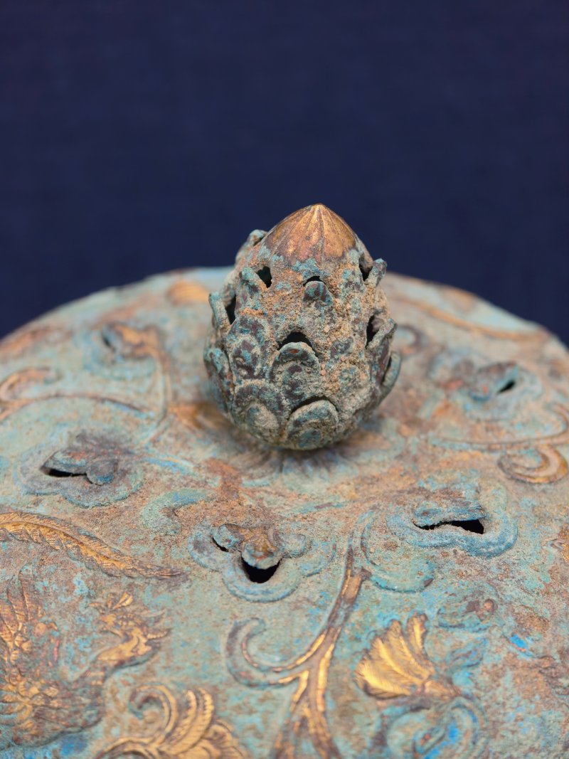 唐 铜鎏金花卉兽面纹熏炉 - 图9