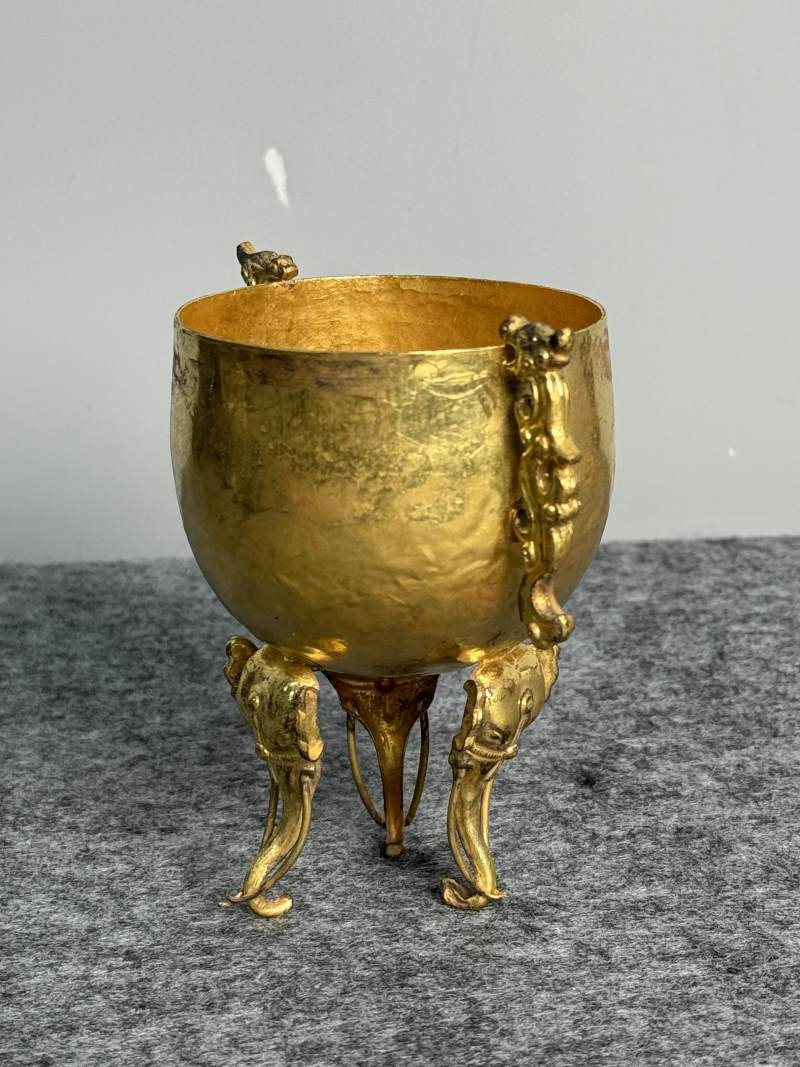 清 金質螭龍耳象足杯 - 图3