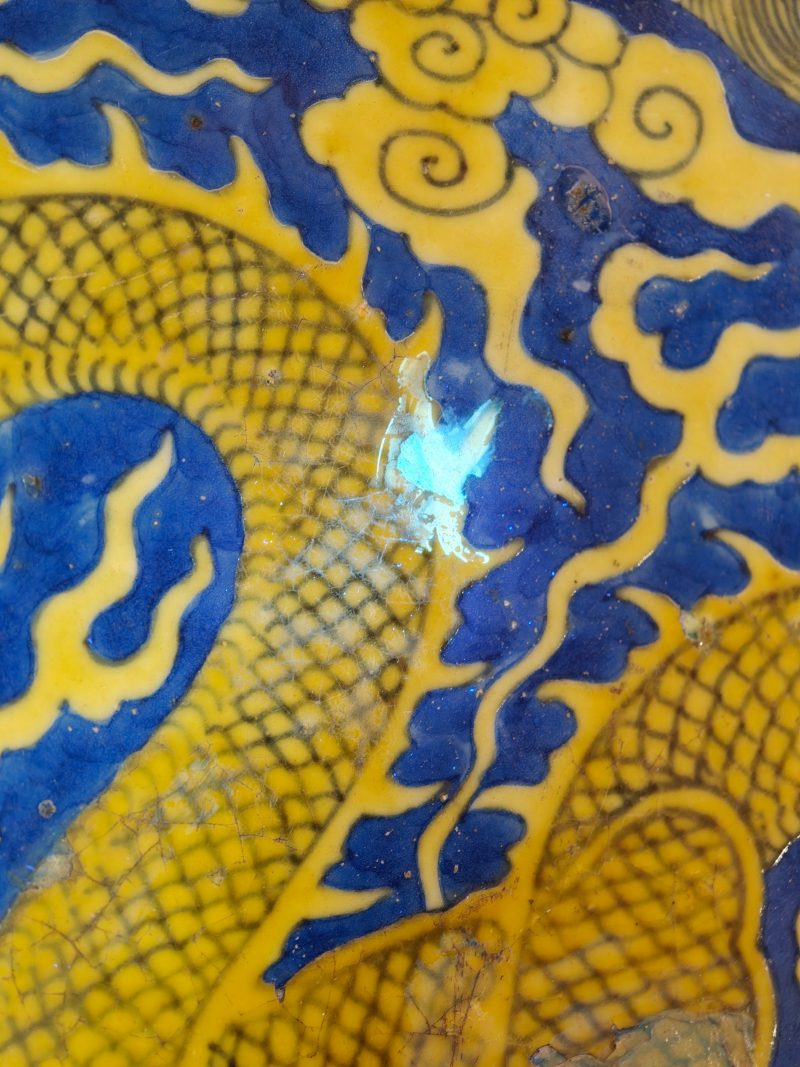 清同治 蓝地黄彩云龙纹大盘 - 图22