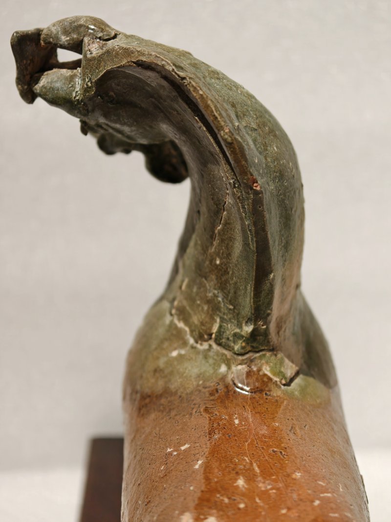 东汉 褐绿釉陶马及牵马俑 - 图13