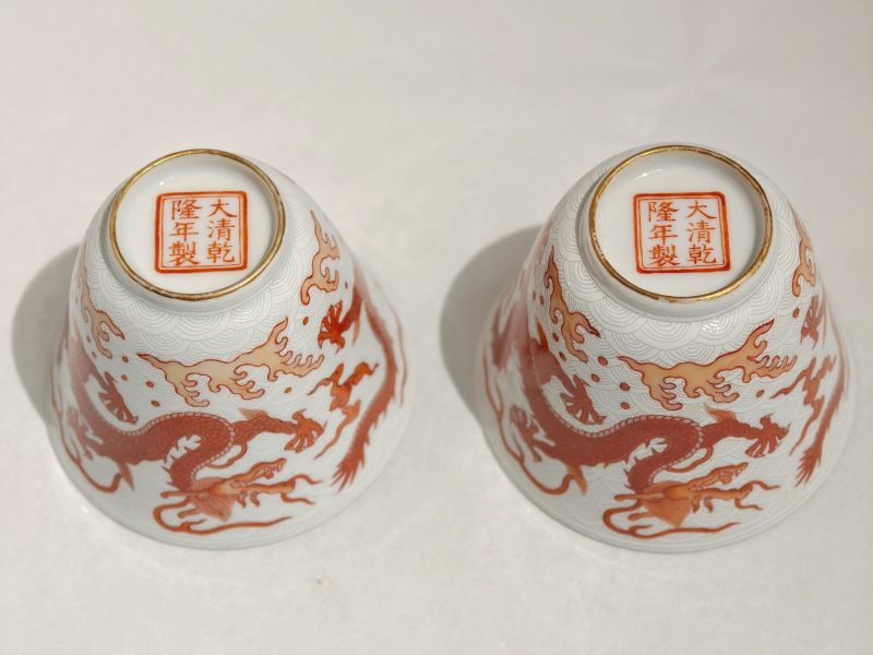 清乾隆 粉彩轧道海水矾红云龙纹盏托一对 - 图7