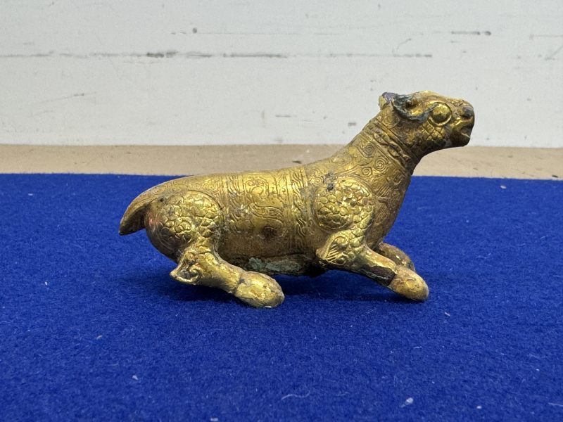 銅貼金箔瑞獸鎮 - 图2