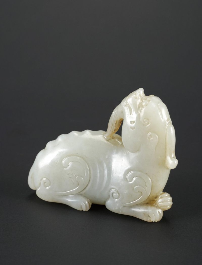    明 白玉瑞獸擺件