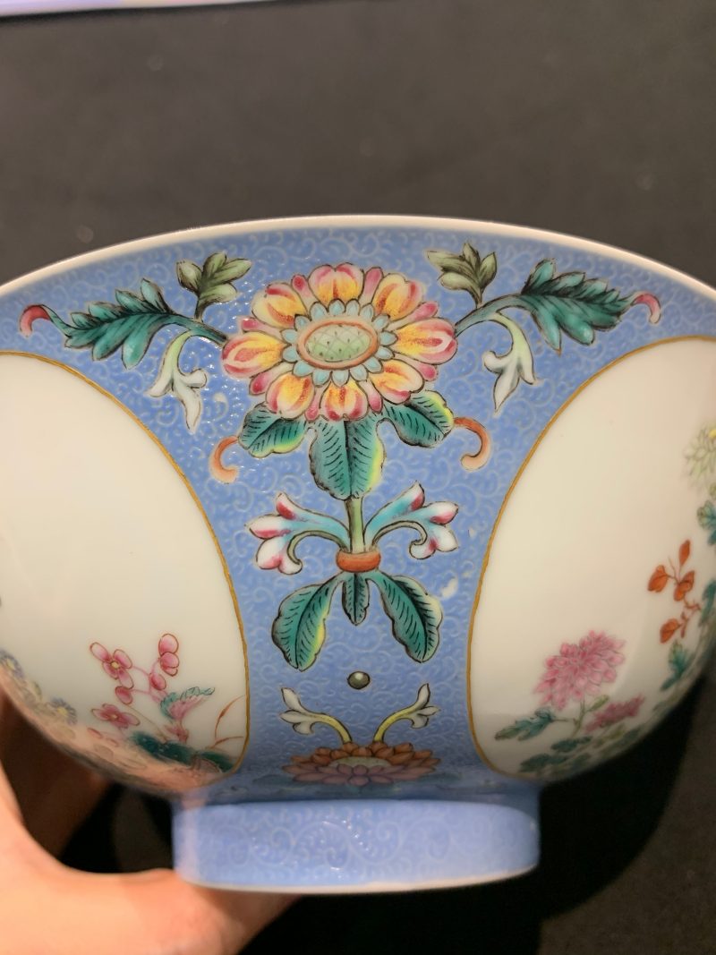 清乾隆 蓝地轧道粉彩开光重阳菊花节令膳碗一对 - 图40