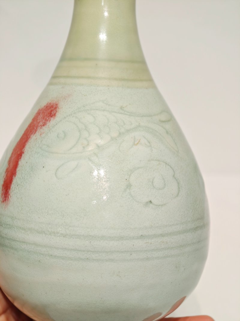 元 影青釉刻三鱼纹釉里红斑玉壶春瓶 - 图12