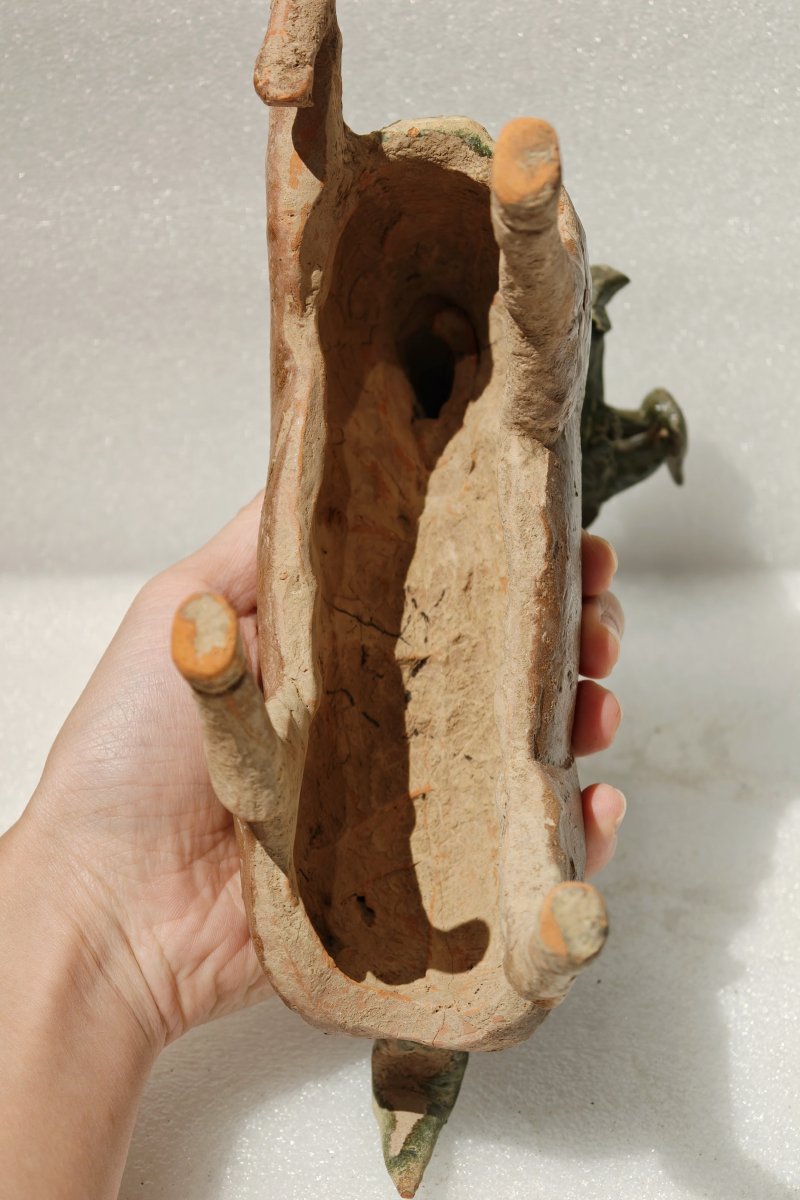 东汉 褐绿釉陶马及牵马俑 - 图16