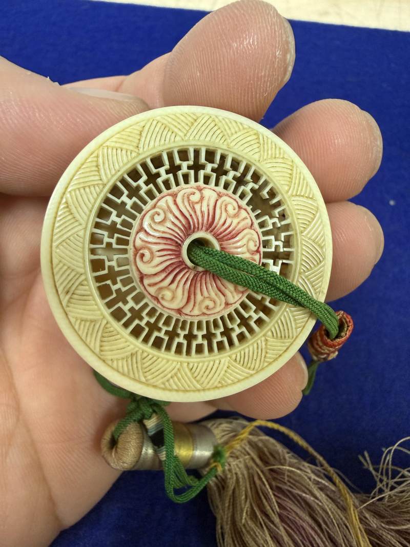 清雍正/乾隆 牙雕加彩描金鏤雕扳指盒 - 图9