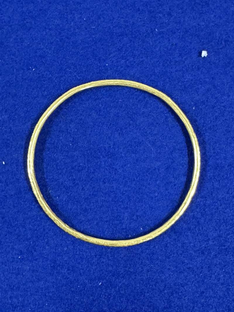 金質鑲白玉向日葵紋髮簪和金質網格紋鐲各一對 - 图2