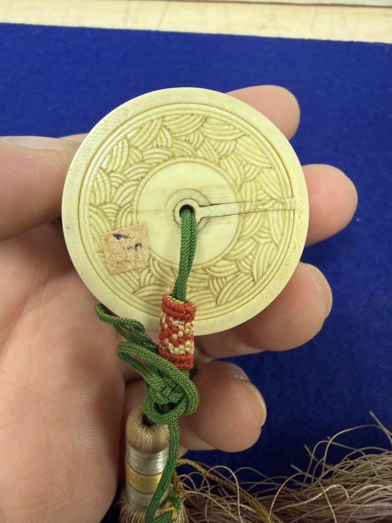 清雍正/乾隆 牙雕加彩描金鏤雕扳指盒 - 图11