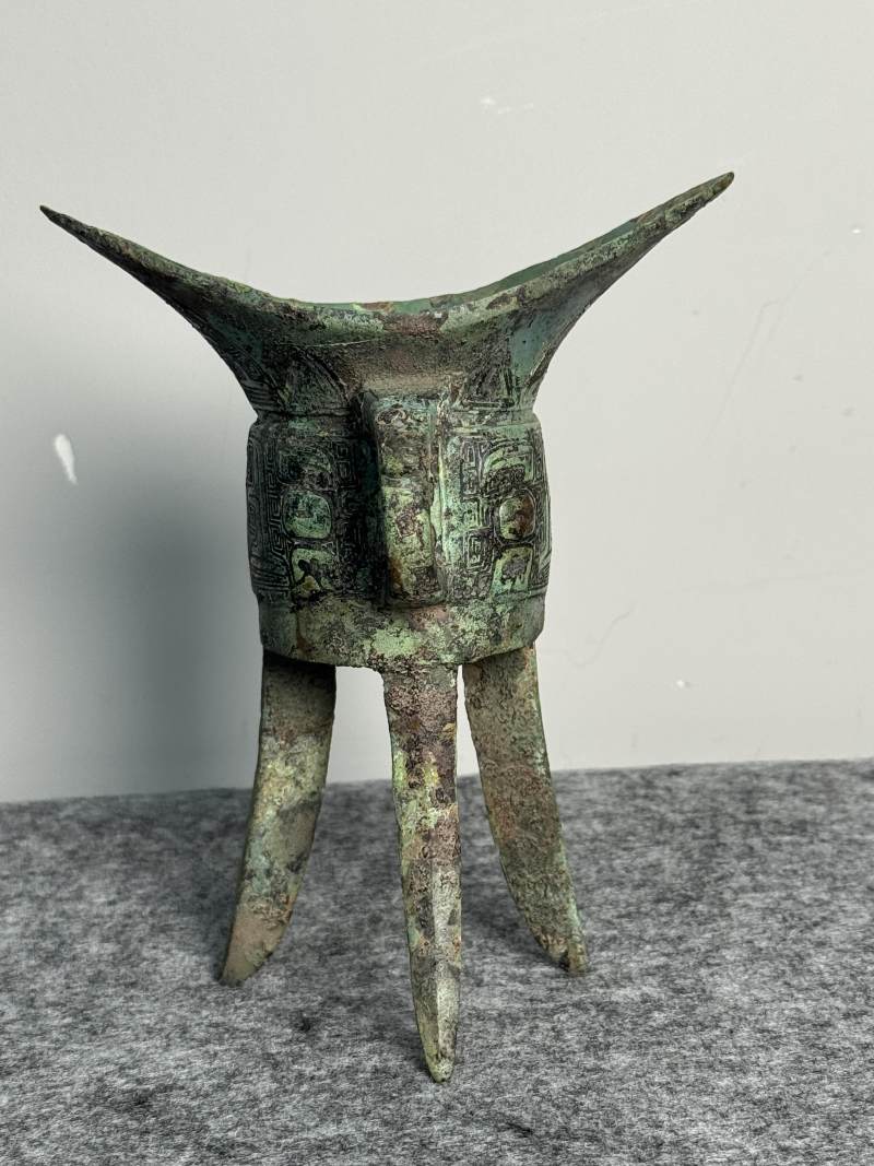 青銅「載」獸面紋角 - 图2