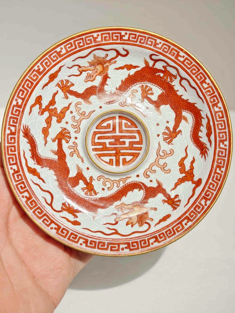 清乾隆 粉彩轧道海水矾红云龙纹盏托一对 - 图13