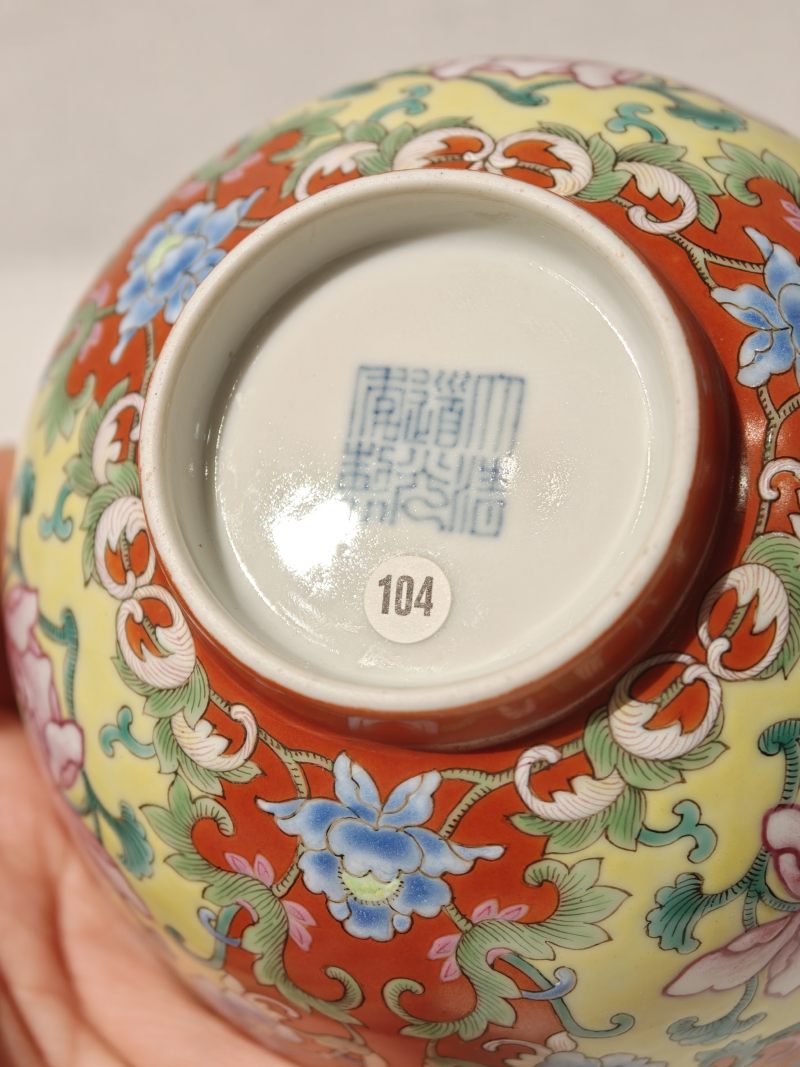 清道光 珊瑚红地洋彩牡丹纹碗 - 图10