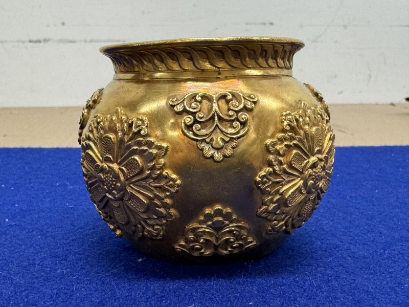 金質寶相花執壺和金質杯一套七件帶原配銅三足承盤 - 图21
