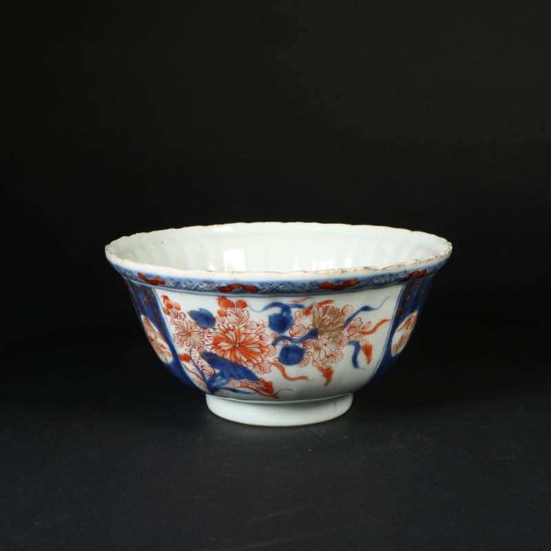 清康熙 青花矾红描金花卉瓜棱碗（有冲有磕） - 图3