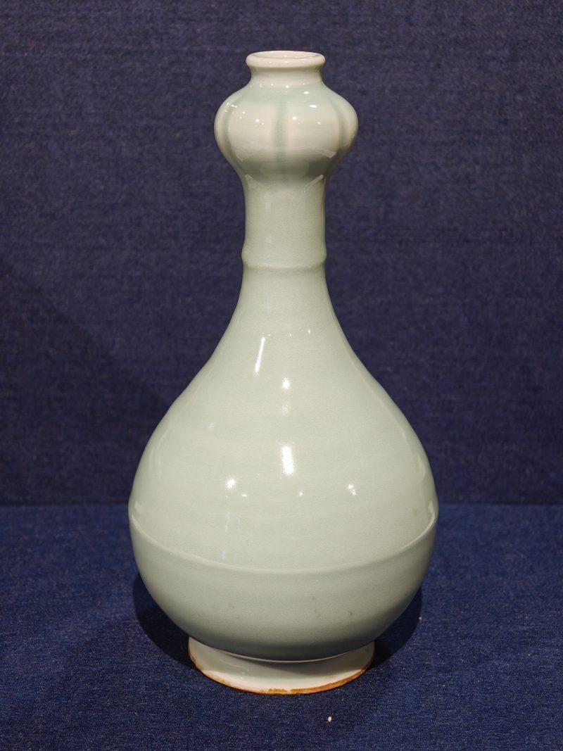 元 龙泉窑青釉蒜头弦纹瓶 - 图4