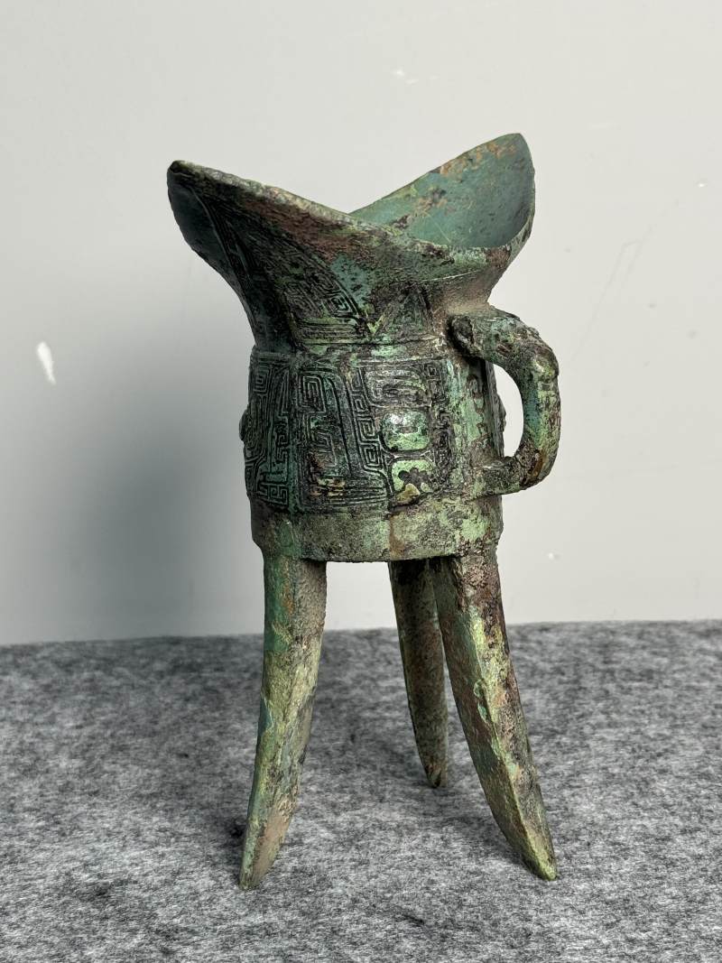 青銅「載」獸面紋角 - 图3