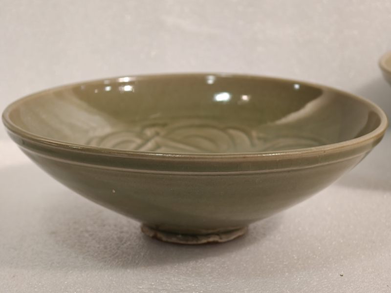 宋 耀州窑青釉刻莲荷纹碗一对 - 图3