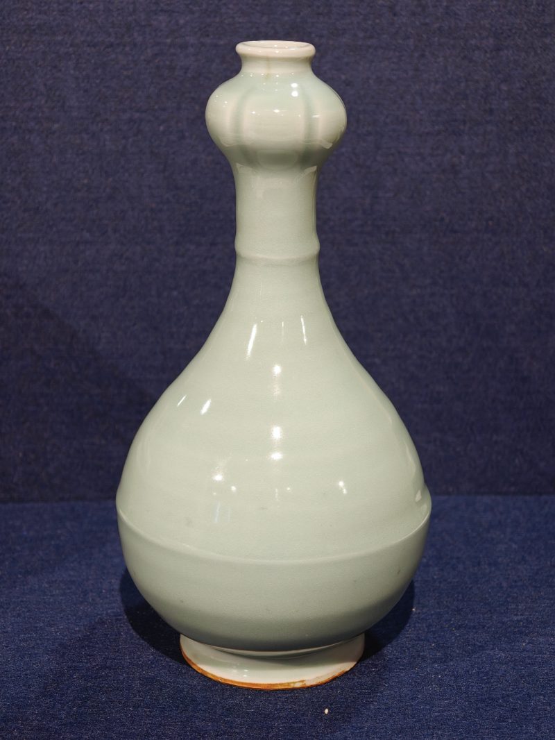 元 龙泉窑青釉蒜头弦纹瓶 - 图5