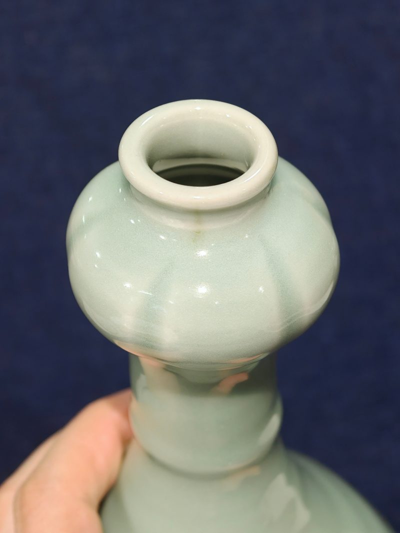 元 龙泉窑青釉蒜头弦纹瓶 - 图6