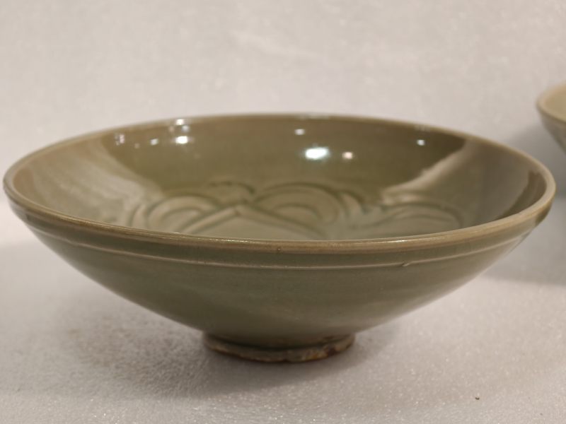 宋 耀州窑青釉刻莲荷纹碗一对 - 图5