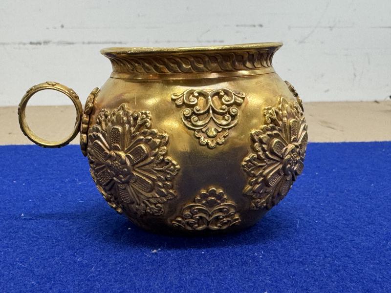 金質寶相花執壺和金質杯一套七件帶原配銅三足承盤 - 图24