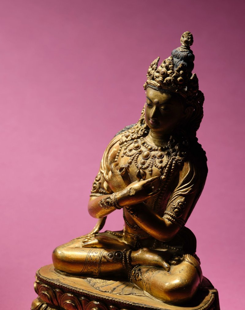 扎納巴扎爾風格 蒙古 十七/十八世紀早期 銅鎏金金剛總持像 | A GILT COPPER ALLOY FIGURE OF VAJRADHARA - 图5