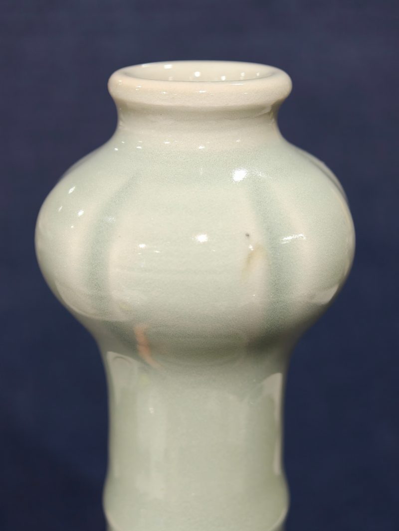 元 龙泉窑青釉蒜头弦纹瓶 - 图8